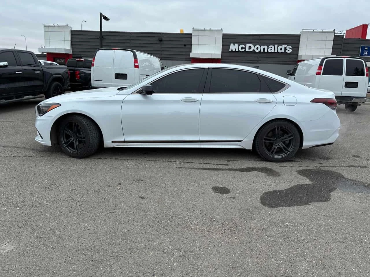 Genesis G80 * 3.3T Sport * DISTRONIC* ОБДУХВАНЕ* 360КАМЕРИ* , снимка 2 - Автомобили и джипове - 53970824