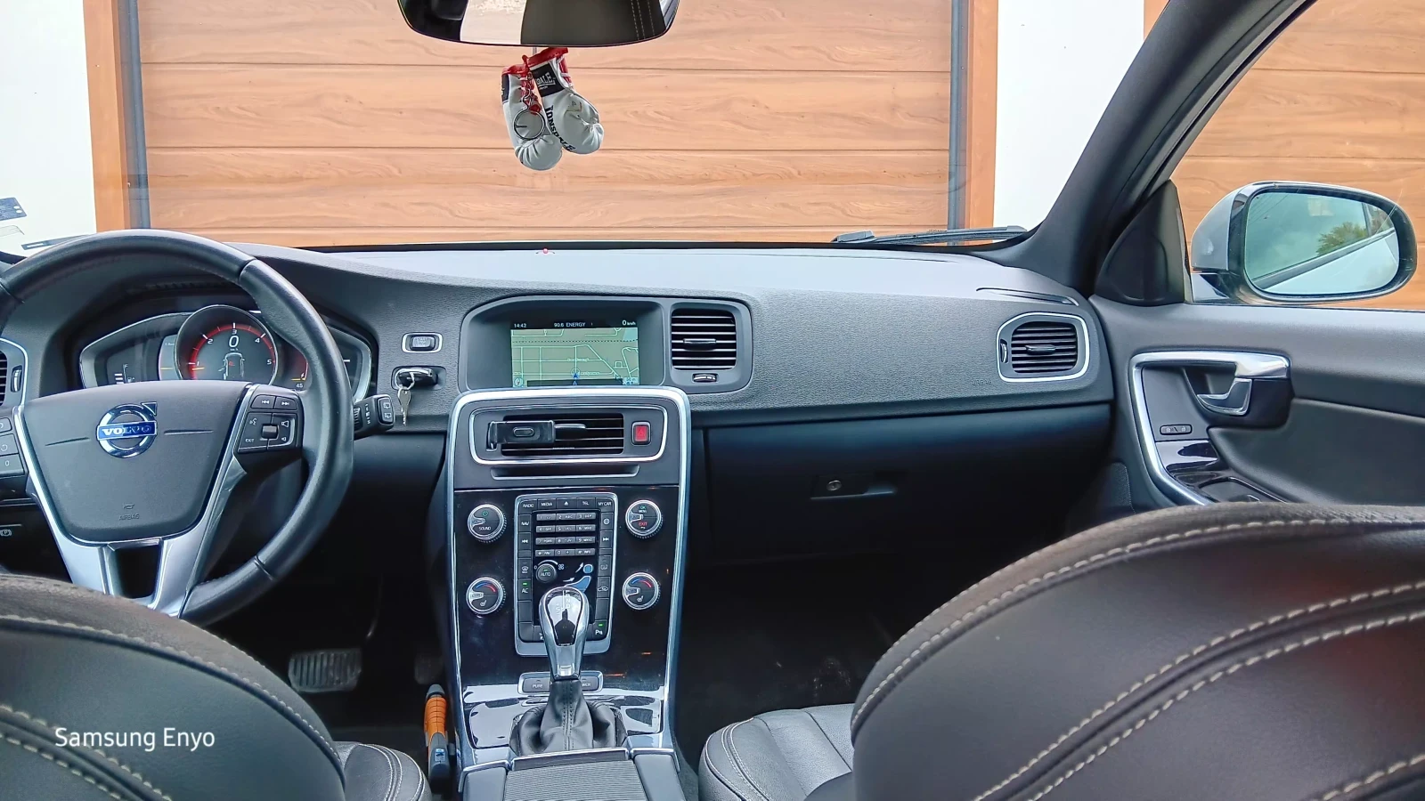 Volvo V60 2, 4 D6 Twin engine , снимка 10 - Автомобили и джипове - 54390049