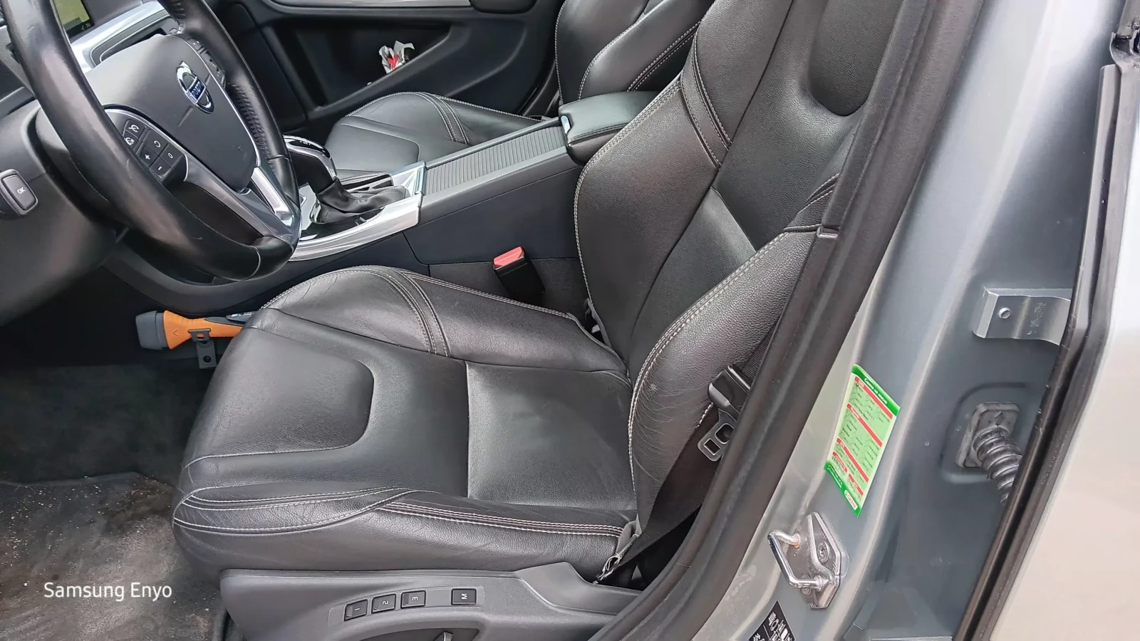 Volvo V60 2, 4 D6 Twin engine , снимка 17 - Автомобили и джипове - 54390049