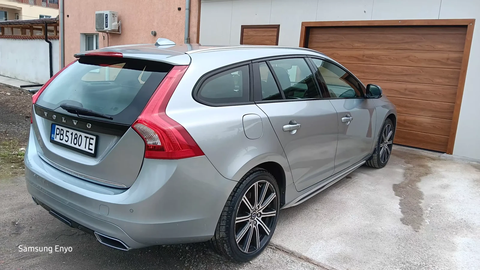 Volvo V60 2, 4 D6 Twin engine , снимка 6 - Автомобили и джипове - 54390049