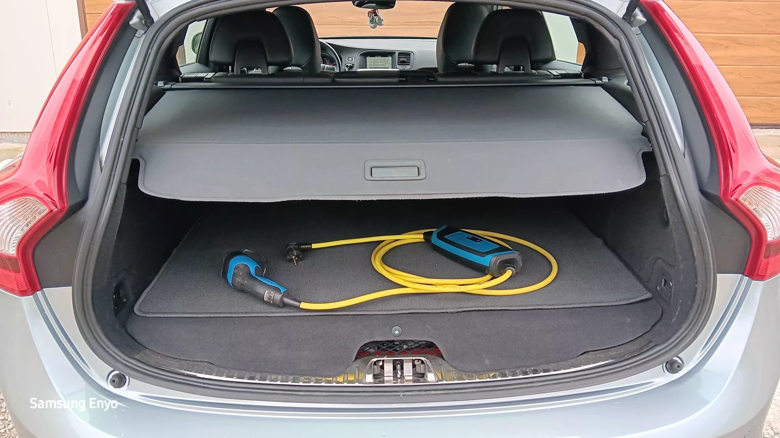 Volvo V60 2, 4 D6 Twin engine , снимка 5 - Автомобили и джипове - 54390049