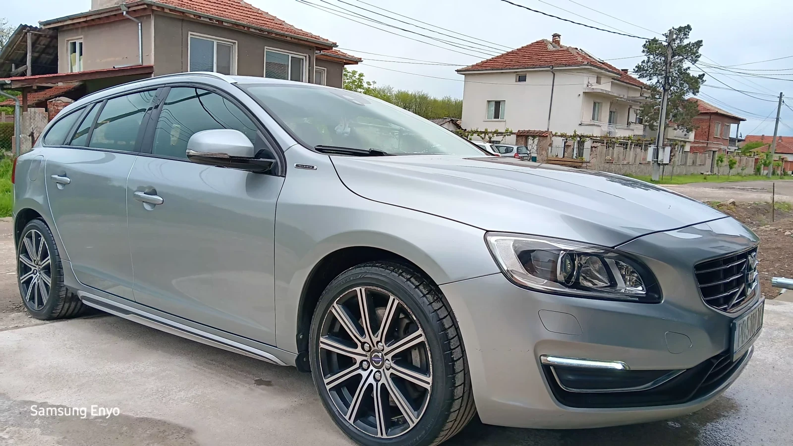 Volvo V60 2, 4 D6 Twin engine , снимка 8 - Автомобили и джипове - 54390049