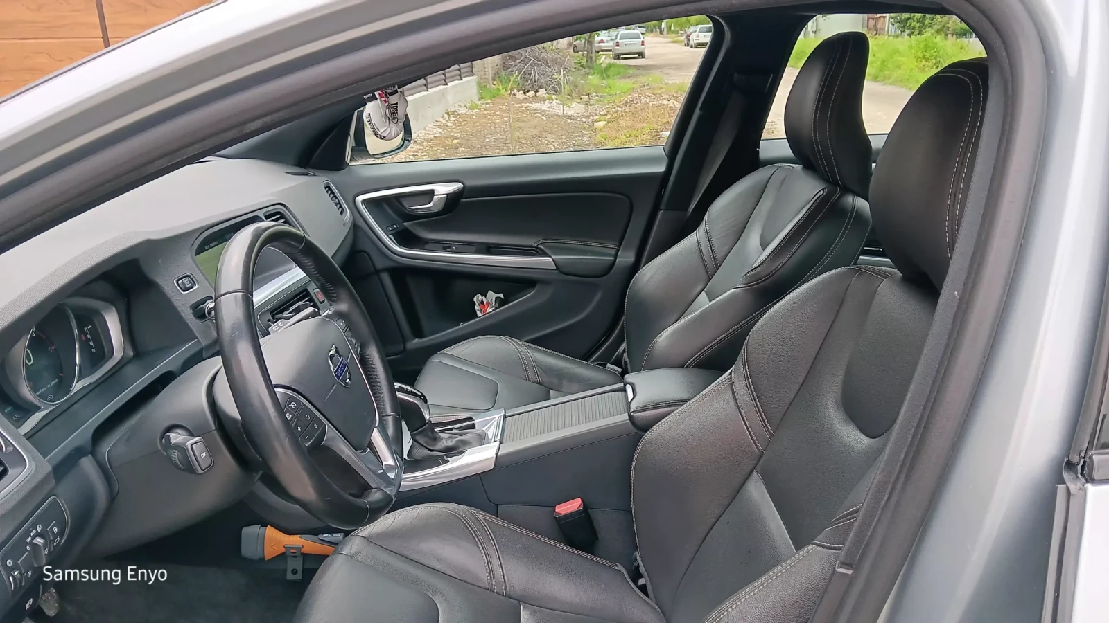Volvo V60 2, 4 D6 Twin engine , снимка 9 - Автомобили и джипове - 54390049