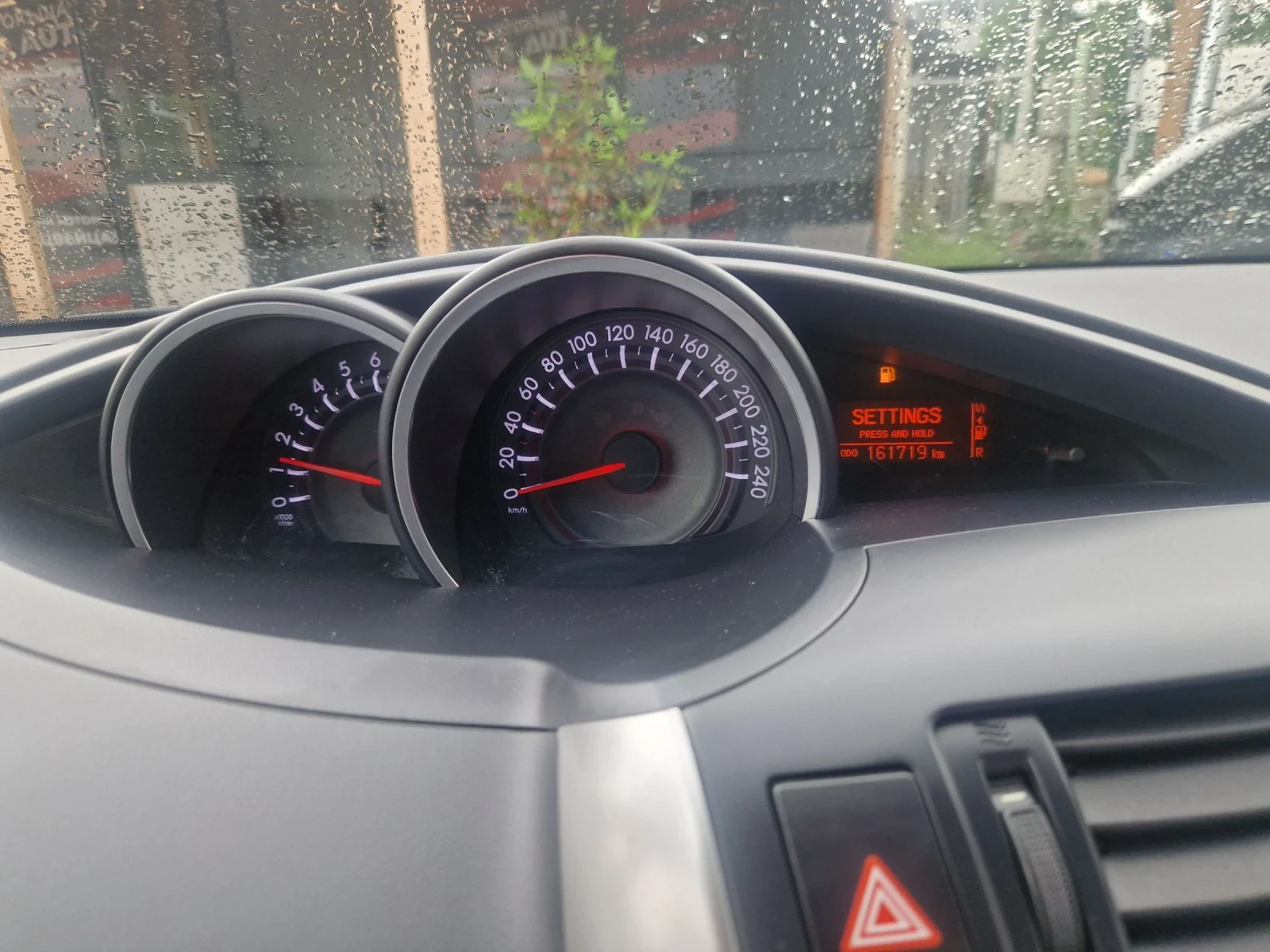 Toyota Verso 1.6i бензин , 100%реални км., снимка 12 - Автомобили и джипове - 54739345