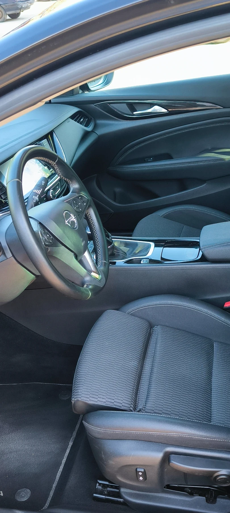Opel Insignia Grand sport, снимка 9 - Автомобили и джипове - 55449593