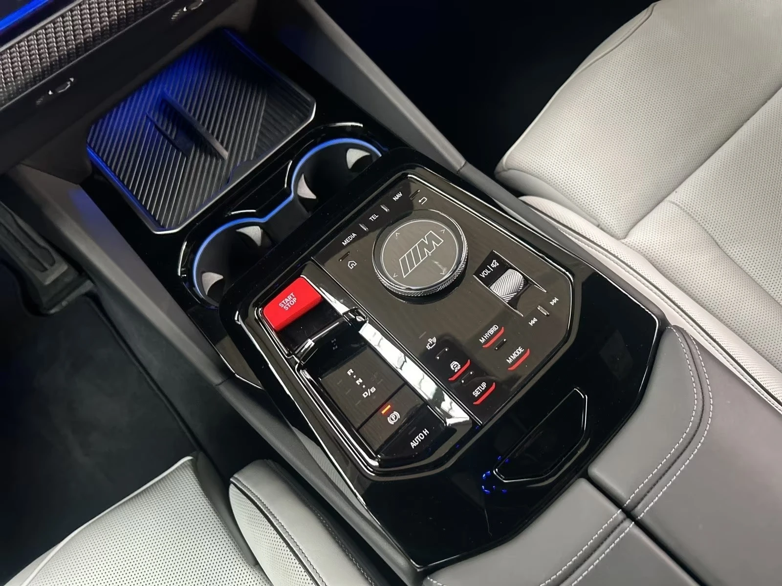 BMW M5 Touring/INDIVIDUAL/B&W/HUD/M DRIVE PRO/, снимка 11 - Автомобили и джипове - 55486508