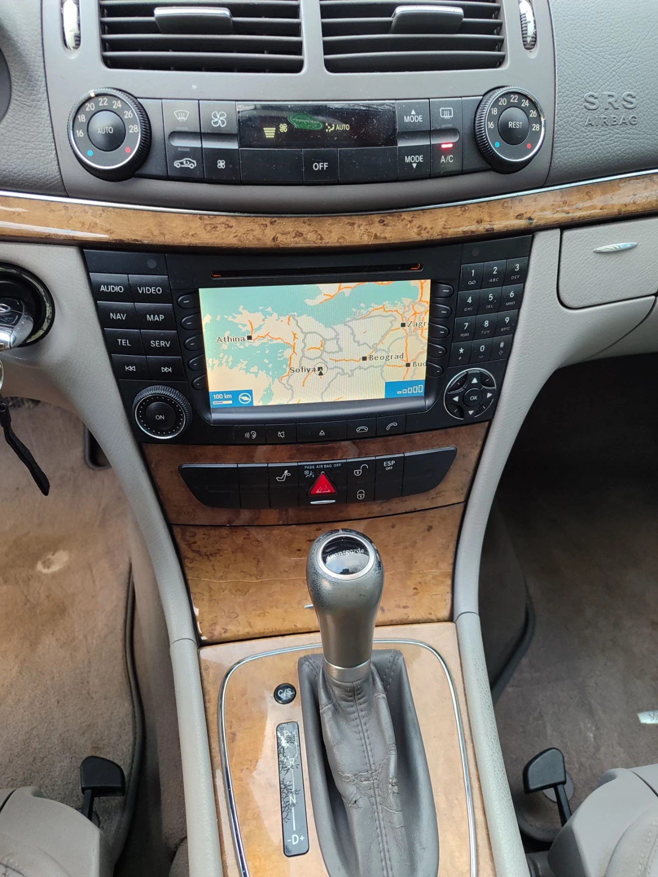 Mercedes-Benz E 320 4Matic , снимка 13 - Автомобили и джипове - 55877998