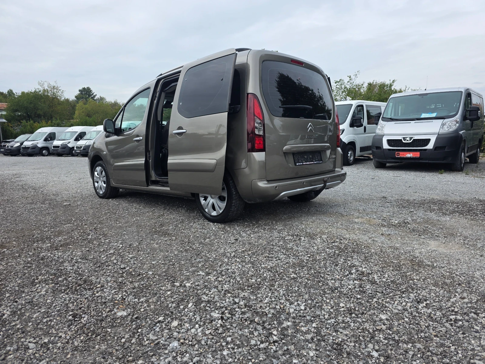 Citroen Berlingo 1.6hdi, снимка 8 - Автомобили и джипове - 56232695