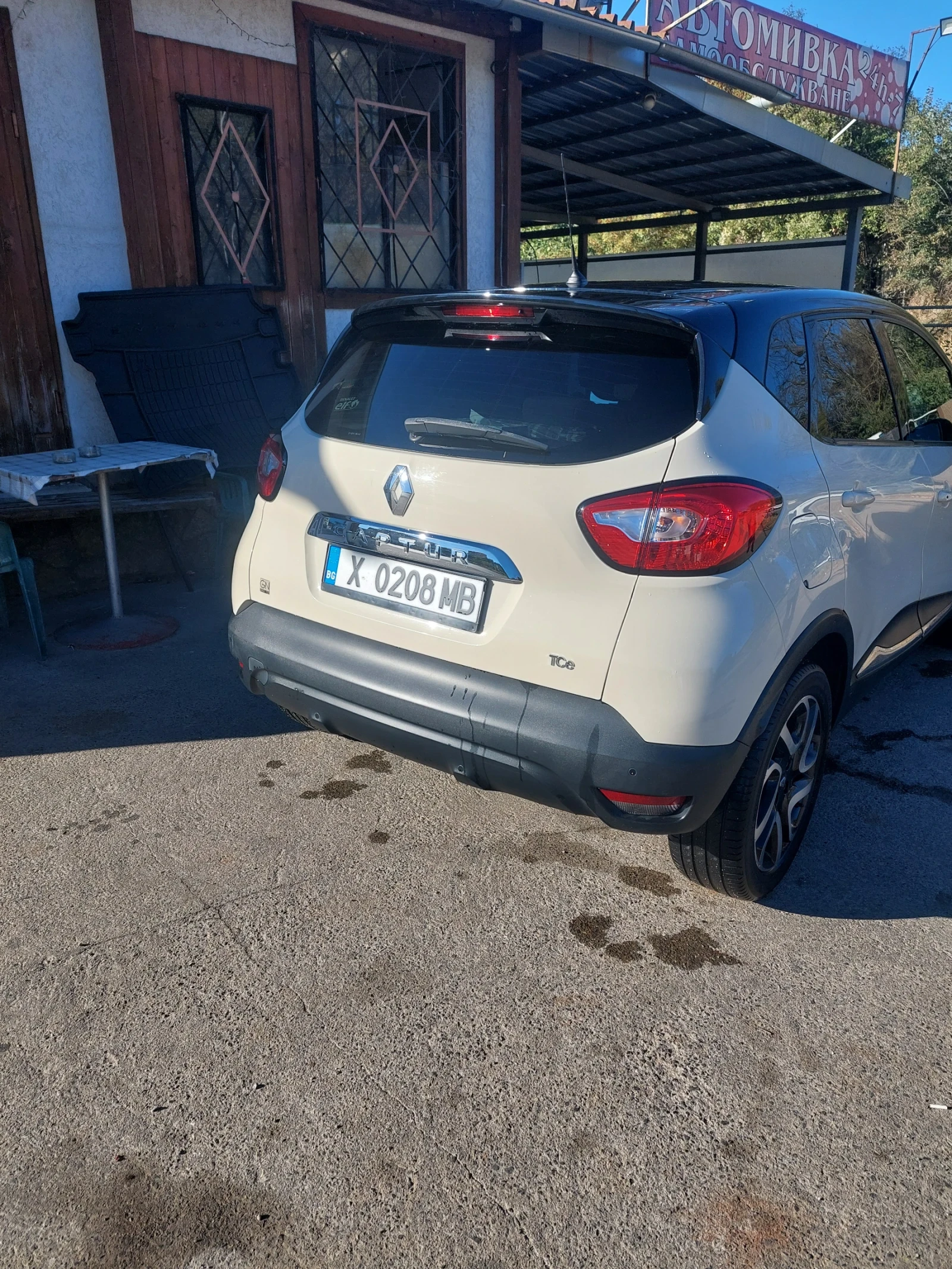 Renault Captur, снимка 4 - Автомобили и джипове - 56345168