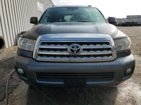     Toyota Sequoia SR5   /  