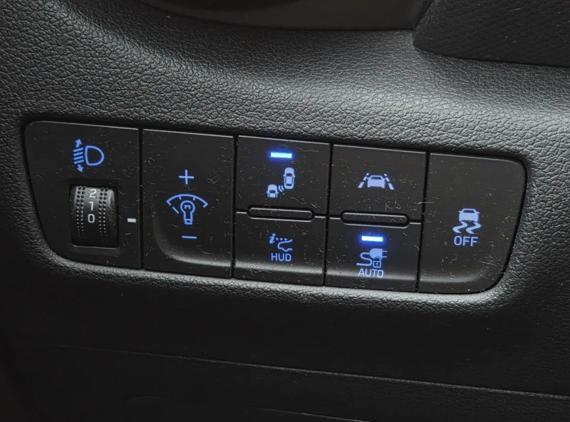 Hyundai Kona 64KWh/Blue link/Термопомпа, снимка 13 - Автомобили и джипове - 53236985