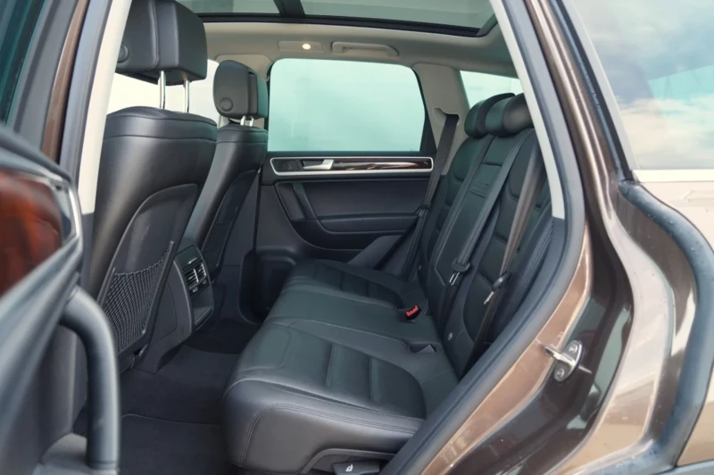 VW Touareg 3.0 TDI HIGHLINE , снимка 14 - Автомобили и джипове - 53509371