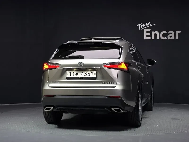 Lexus NX 200T Executive, снимка 4 - Автомобили и джипове - 56116035