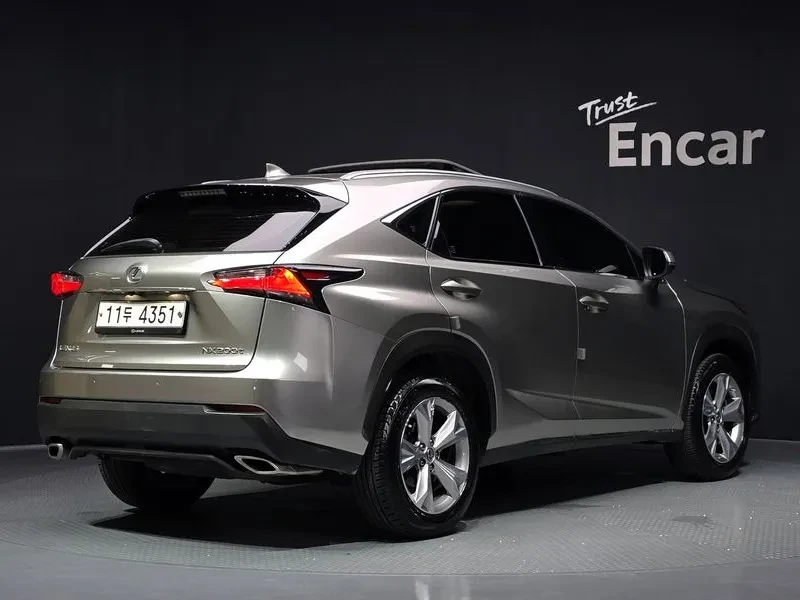Lexus NX 200T Executive, снимка 2 - Автомобили и джипове - 56116035