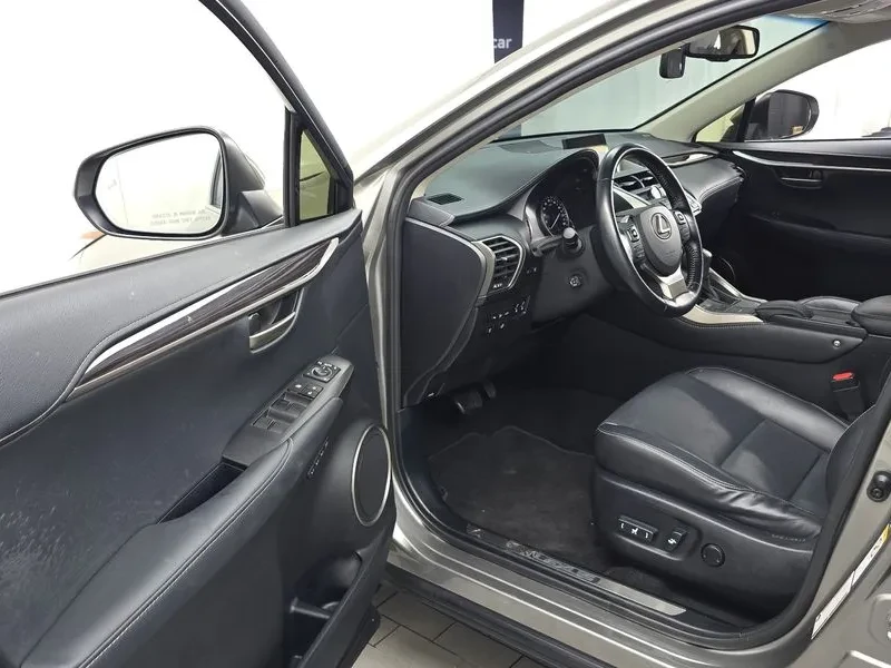 Lexus NX 200T Executive, снимка 10 - Автомобили и джипове - 56116035
