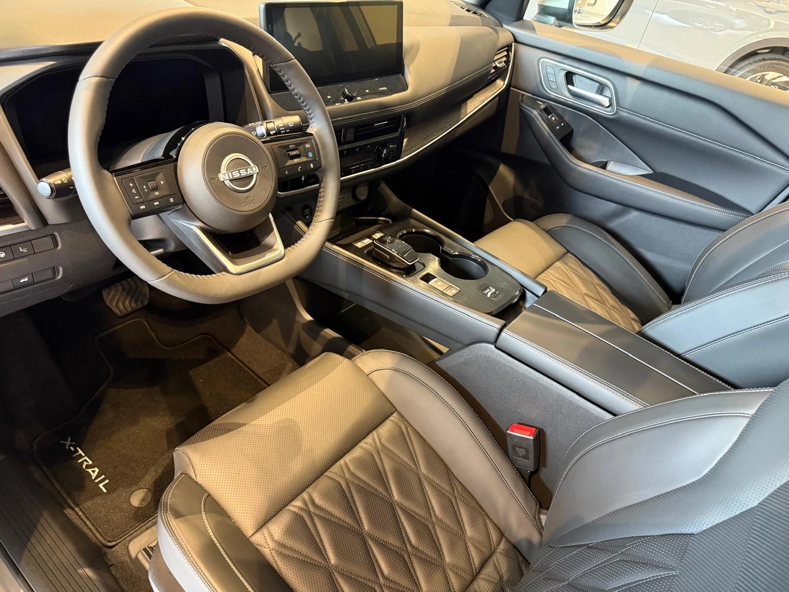 Nissan X-trail e-Power Hybrid, снимка 7 - Автомобили и джипове - 54253693