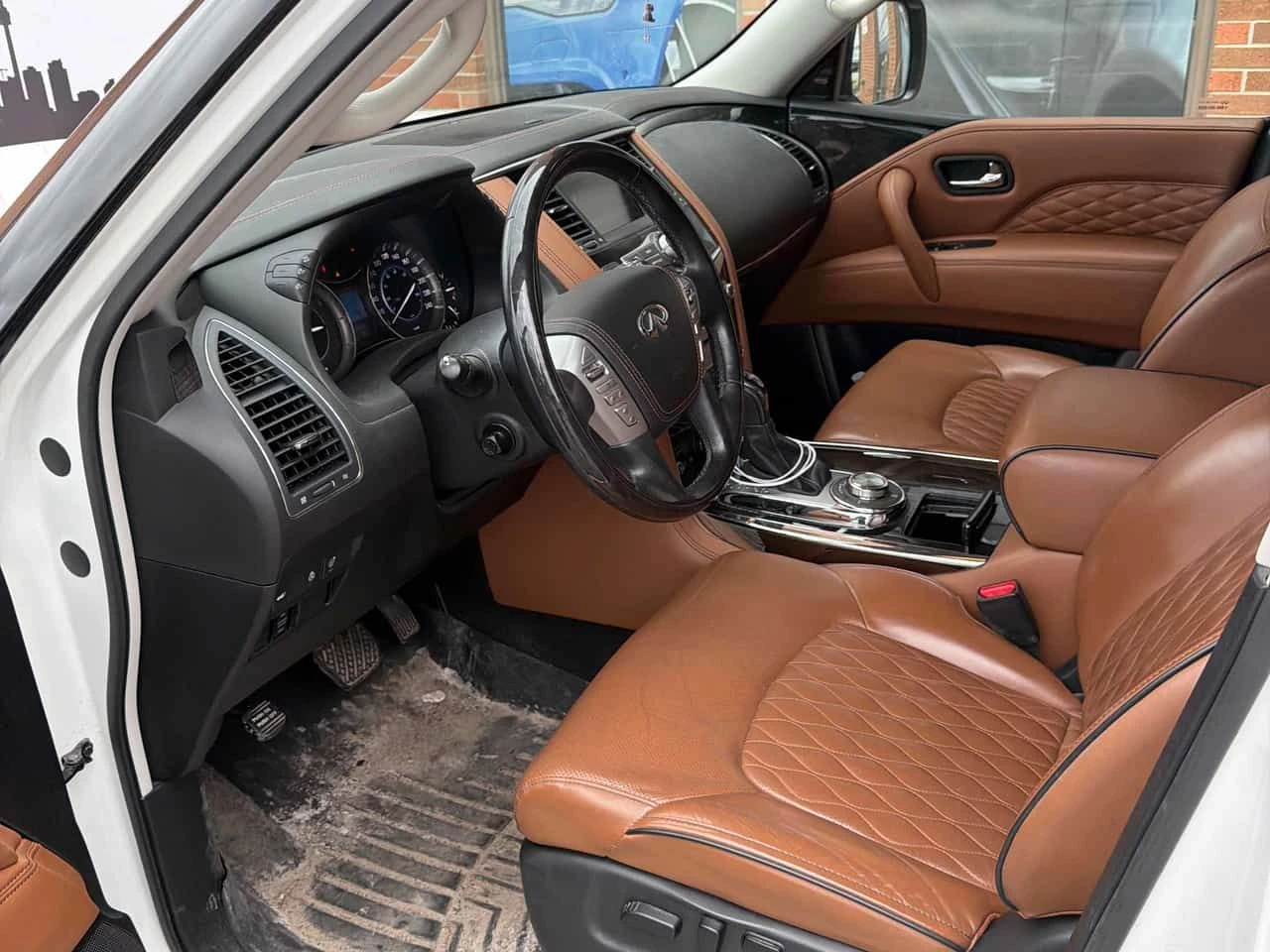 Infiniti QX80 * 7 Passenger * ТЕЛЕВИЗОРИ * АВТОКРЕДИТ, снимка 5 - Автомобили и джипове - 54615038