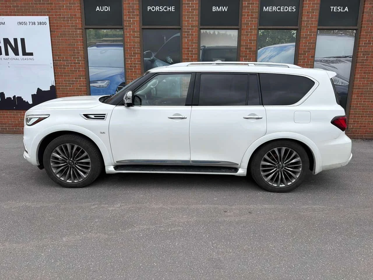 Infiniti QX80 * 7 Passenger * ТЕЛЕВИЗОРИ * АВТОКРЕДИТ, снимка 17 - Автомобили и джипове - 54615038