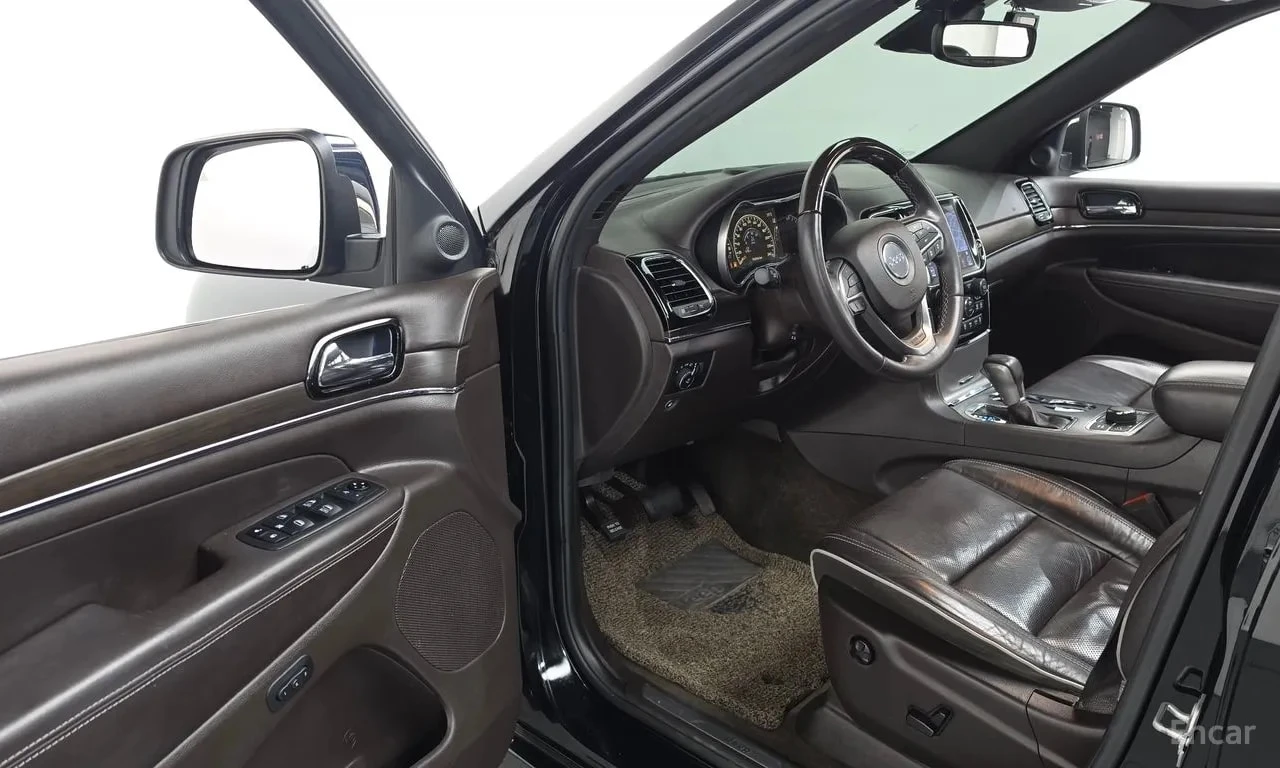 Jeep Cherokee 3.6 Overland/ДИСТРОНИК/ОБДУХ/ПАНОРАМА/ВЪЗДУШНО/, снимка 10 - Автомобили и джипове - 56081248