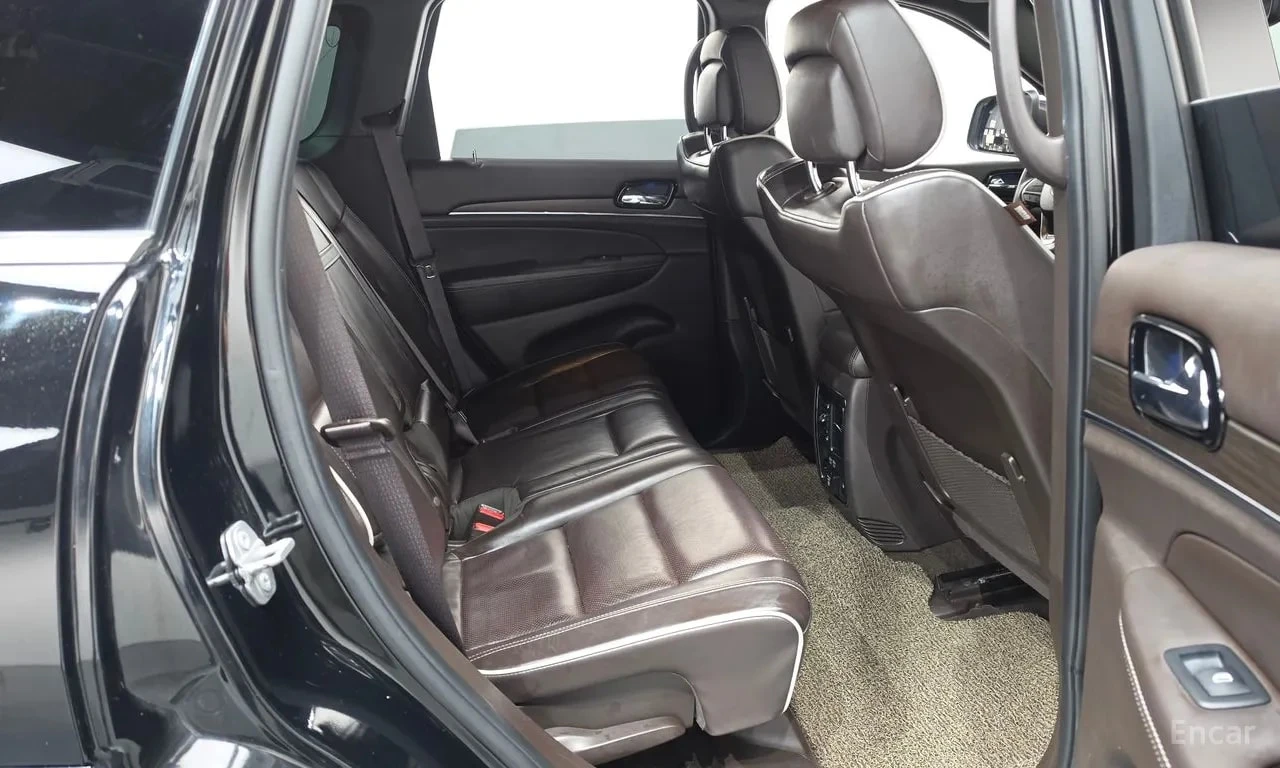 Jeep Cherokee 3.6 Overland/ДИСТРОНИК/ОБДУХ/ПАНОРАМА/ВЪЗДУШНО/, снимка 12 - Автомобили и джипове - 56081248