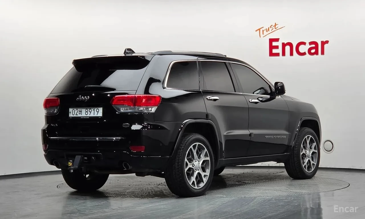Jeep Cherokee 3.6 Overland/ДИСТРОНИК/ОБДУХ/ПАНОРАМА/ВЪЗДУШНО/, снимка 2 - Автомобили и джипове - 56081248