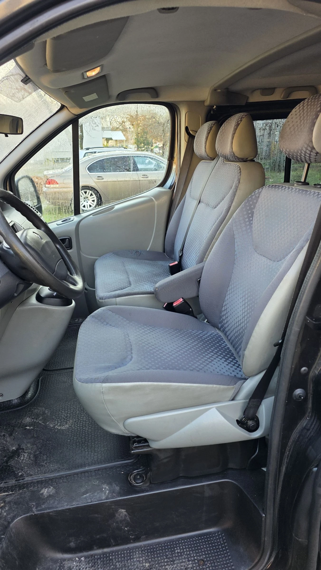 Renault Trafic Автоматик 2.5 DCI Long, снимка 11 - Бусове и автобуси - 55350344