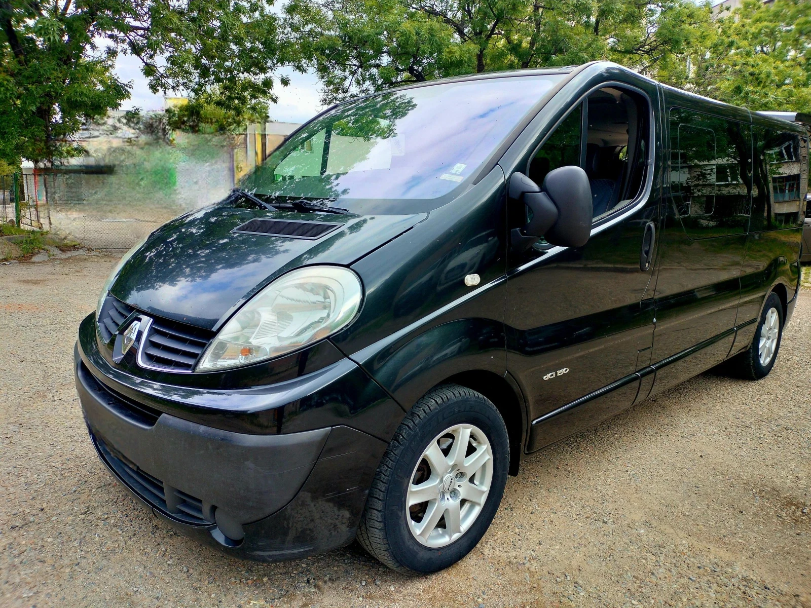 Renault Trafic Автоматик 2.5 DCI Long, снимка 2 - Бусове и автобуси - 55350344