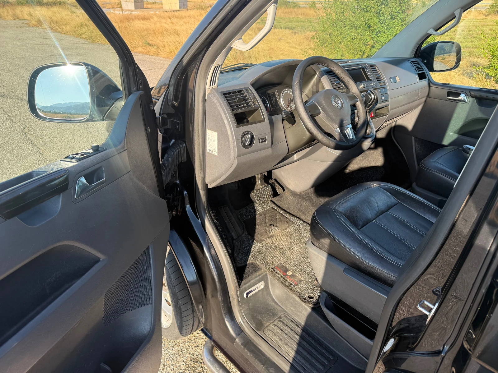 VW Caravelle 2.0TDI* Автомат* Нави* , снимка 6 - Бусове и автобуси - 55736678