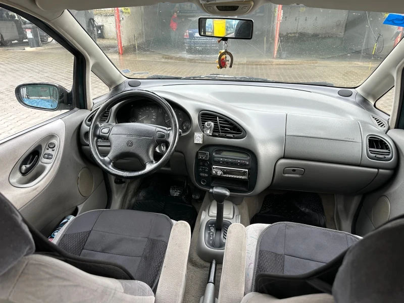 VW Sharan 1.9tdi, снимка 9 - Автомобили и джипове - 48260129