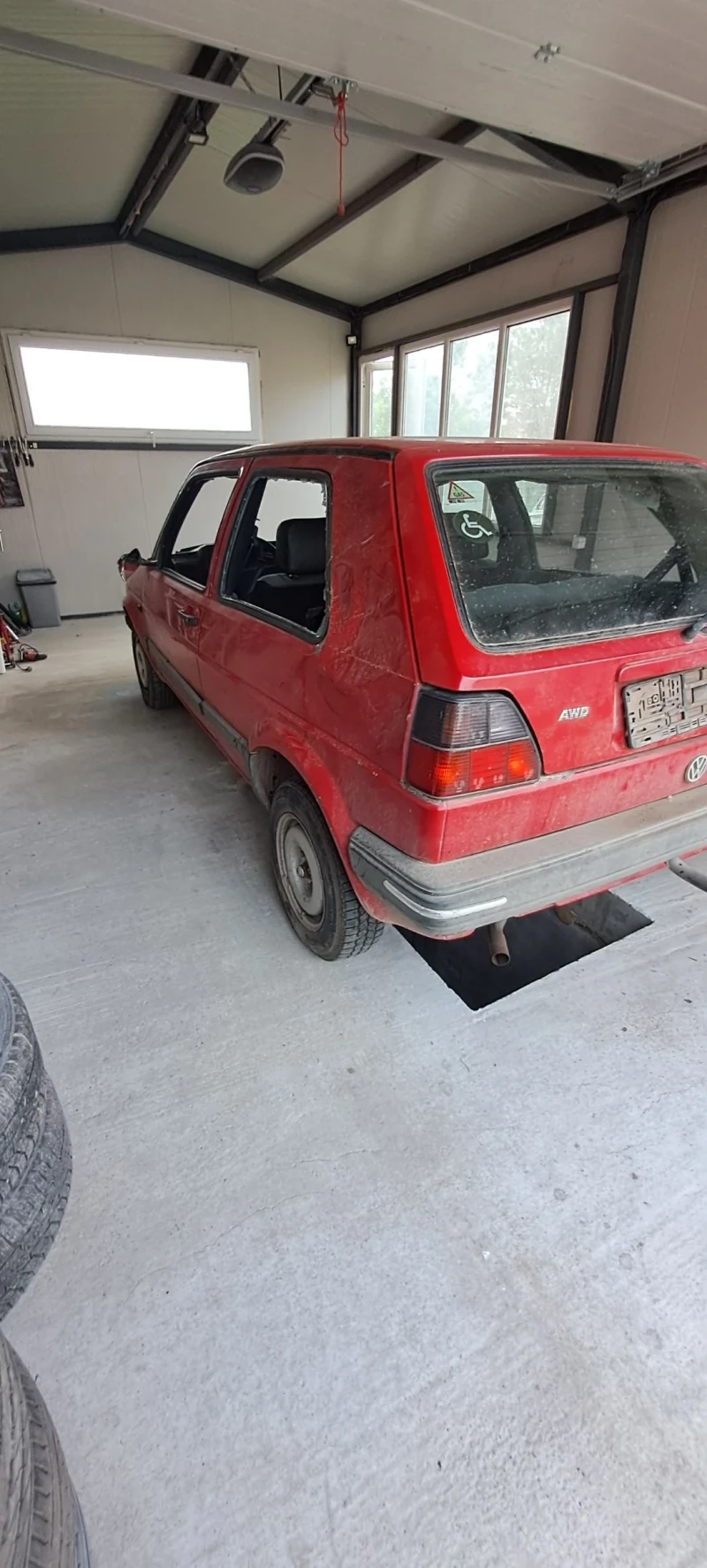 VW Golf 1.3, снимка 2 - Автомобили и джипове - 48342544