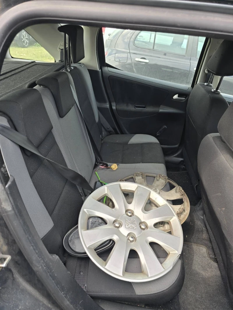 Peugeot 207 1.4i, снимка 7 - Автомобили и джипове - 51513998
