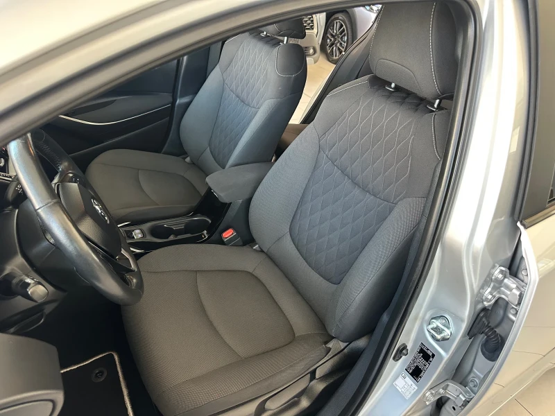 Toyota Corolla Executive Plus, снимка 8 - Автомобили и джипове - 51753496