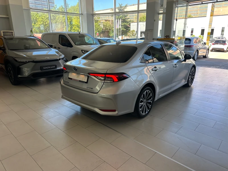 Toyota Corolla Executive Plus, снимка 5 - Автомобили и джипове - 51753496