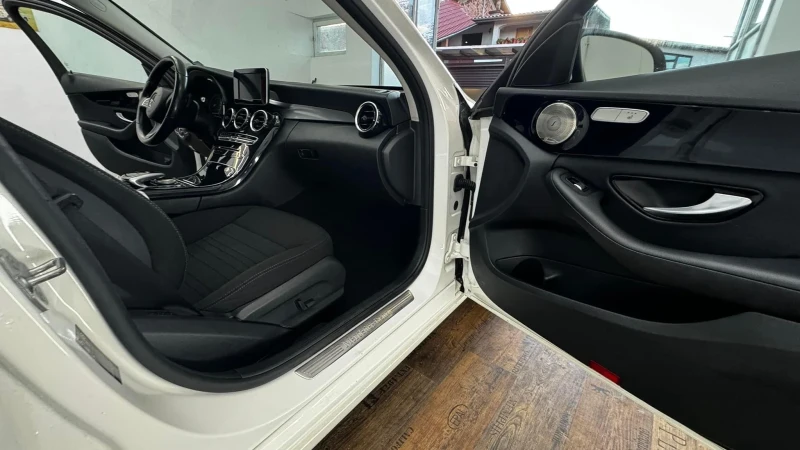 Mercedes-Benz C 180, снимка 8 - Автомобили и джипове - 52454343