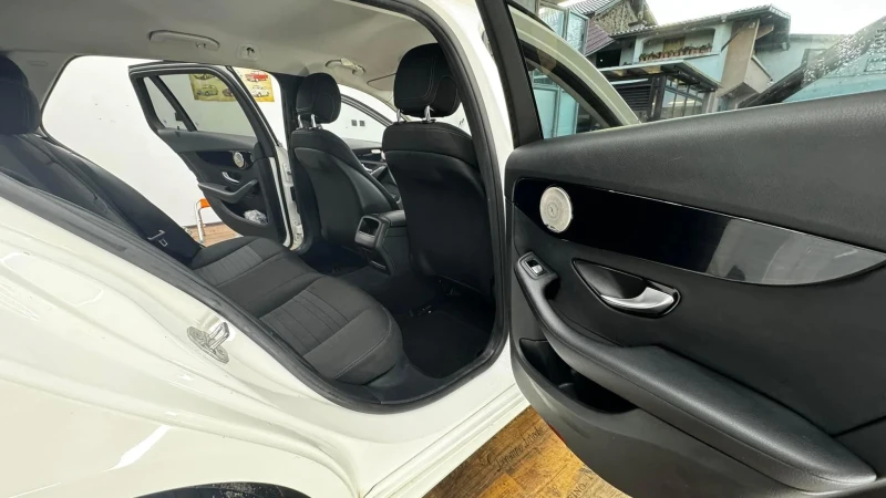 Mercedes-Benz C 180, снимка 4 - Автомобили и джипове - 52454343