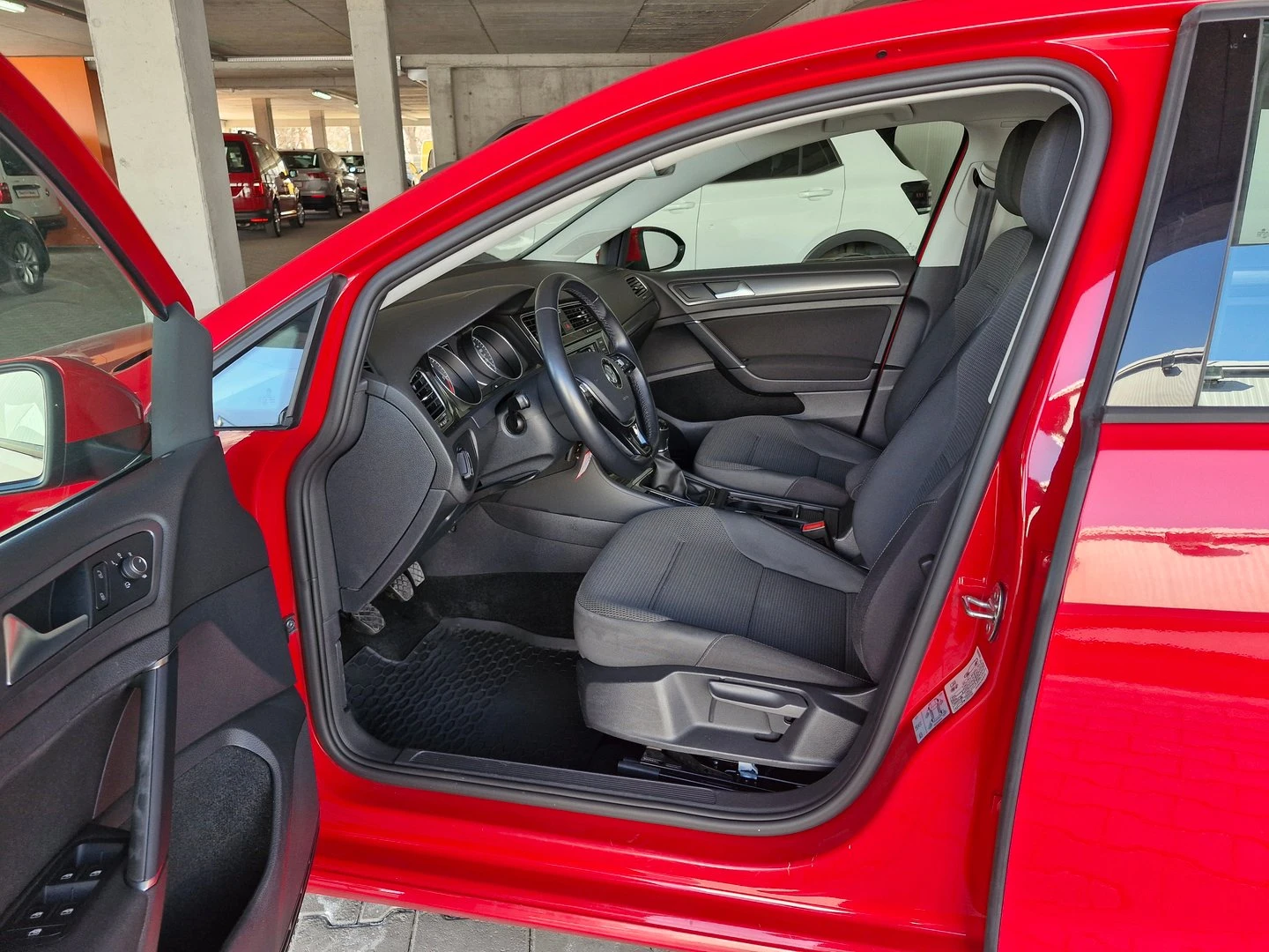 VW Golf Comfortline 1.6TDI BMT - изображение 6