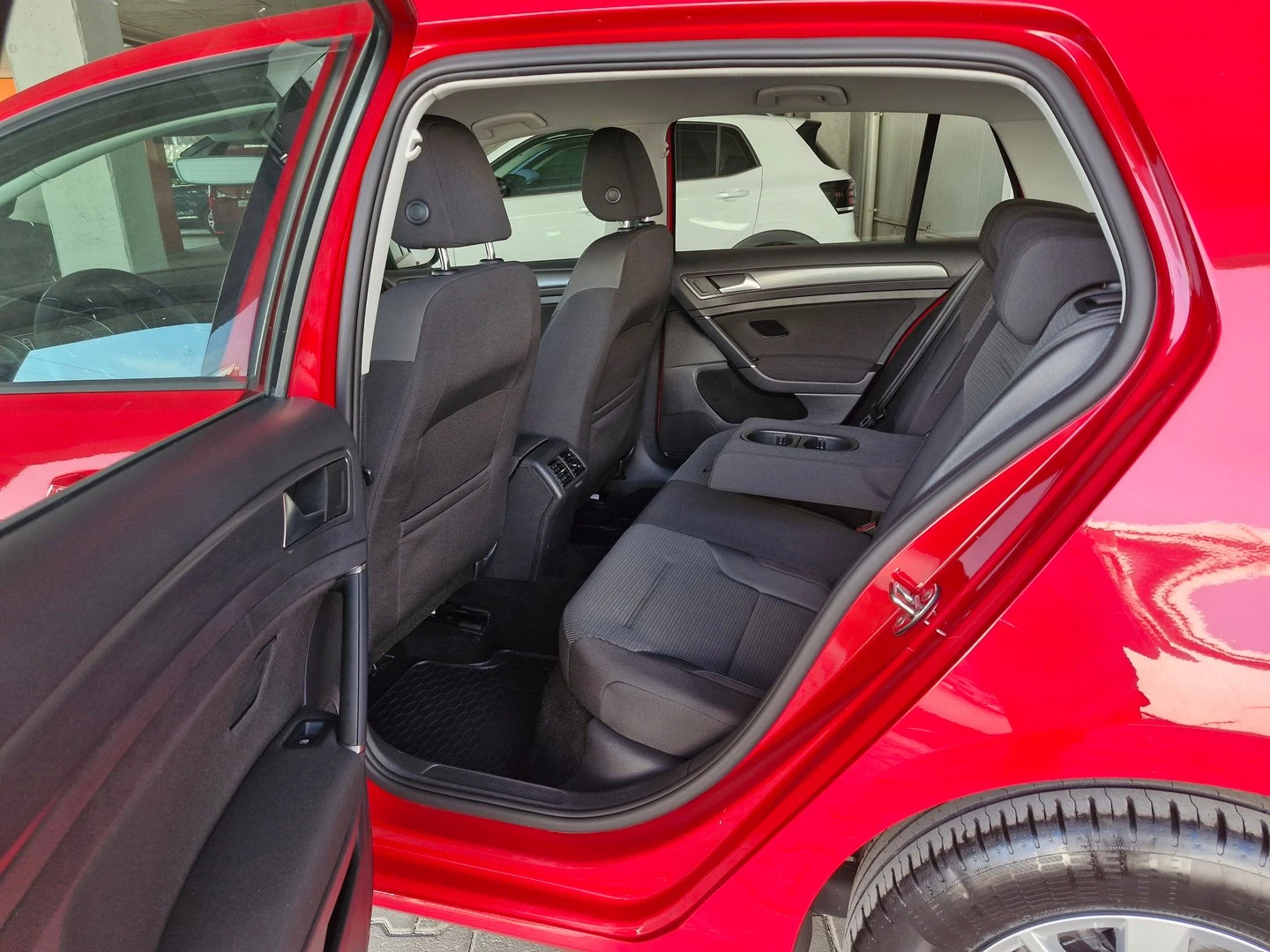 VW Golf Comfortline 1.6TDI BMT - изображение 7