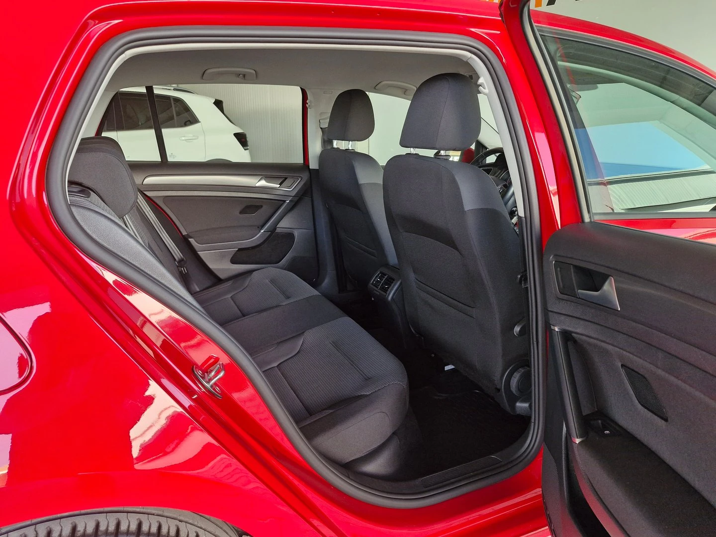 VW Golf Comfortline 1.6TDI BMT - изображение 8