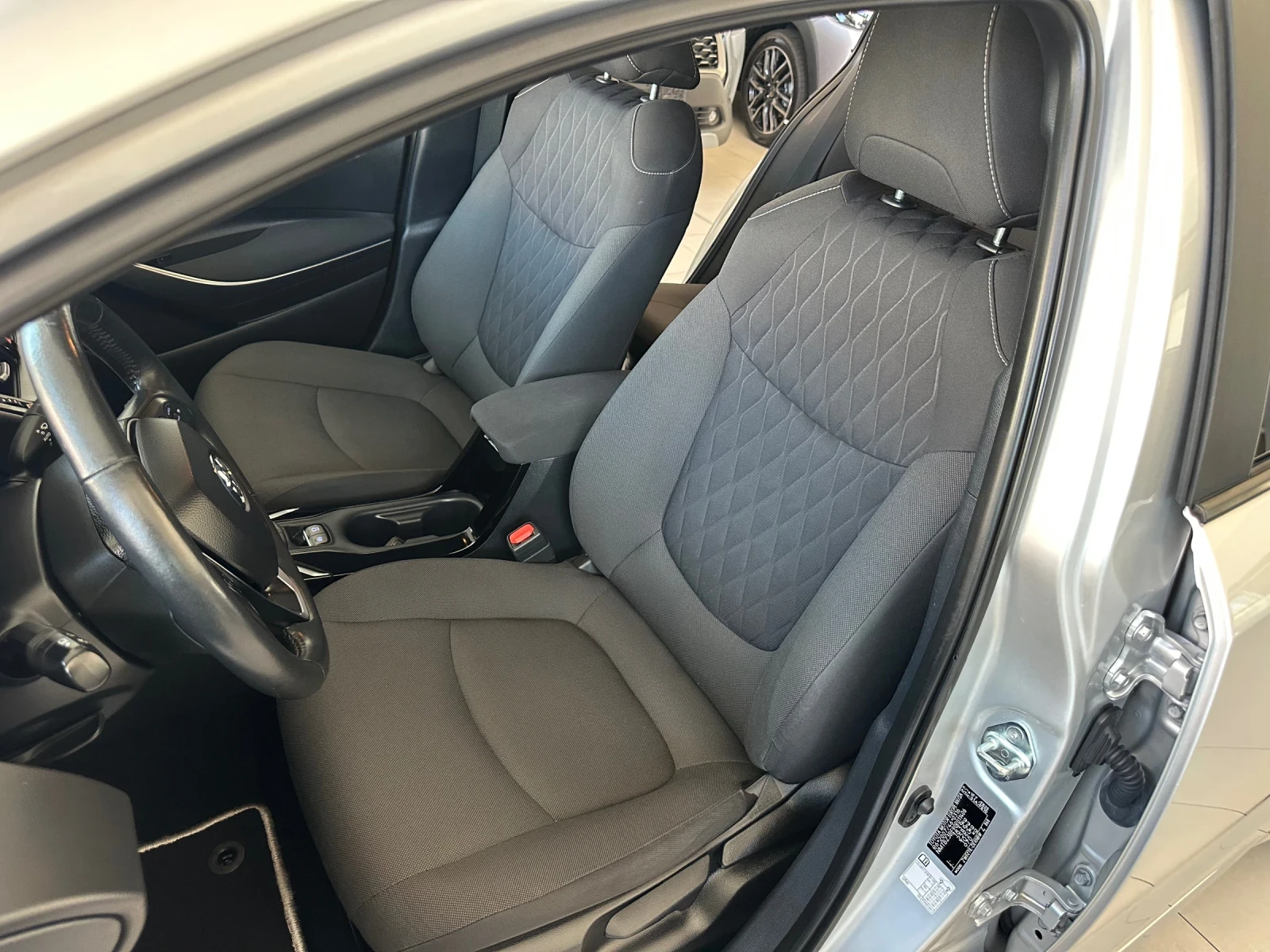 Toyota Corolla Executive Plus - изображение 8