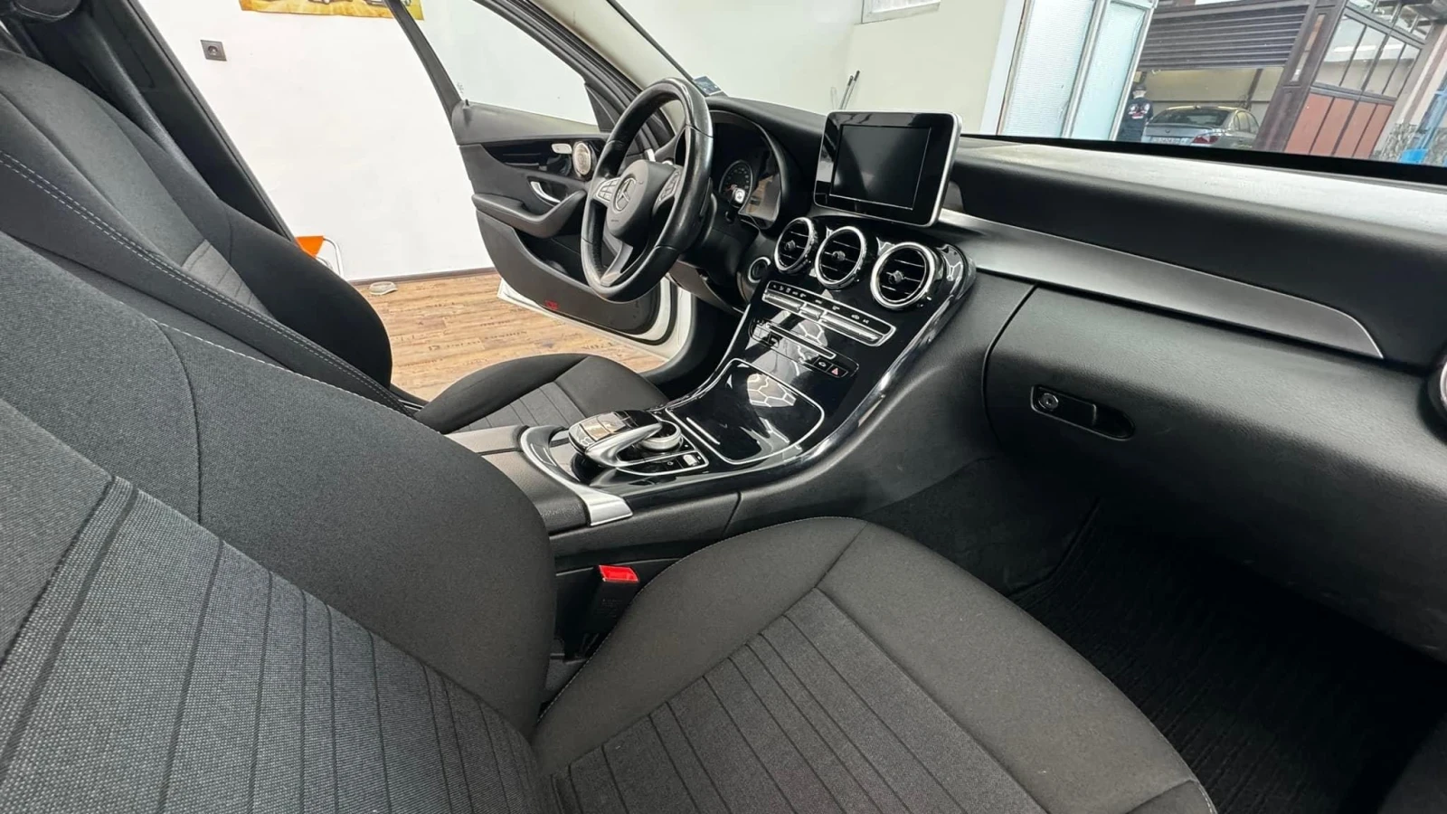 Mercedes-Benz C 180  - изображение 5