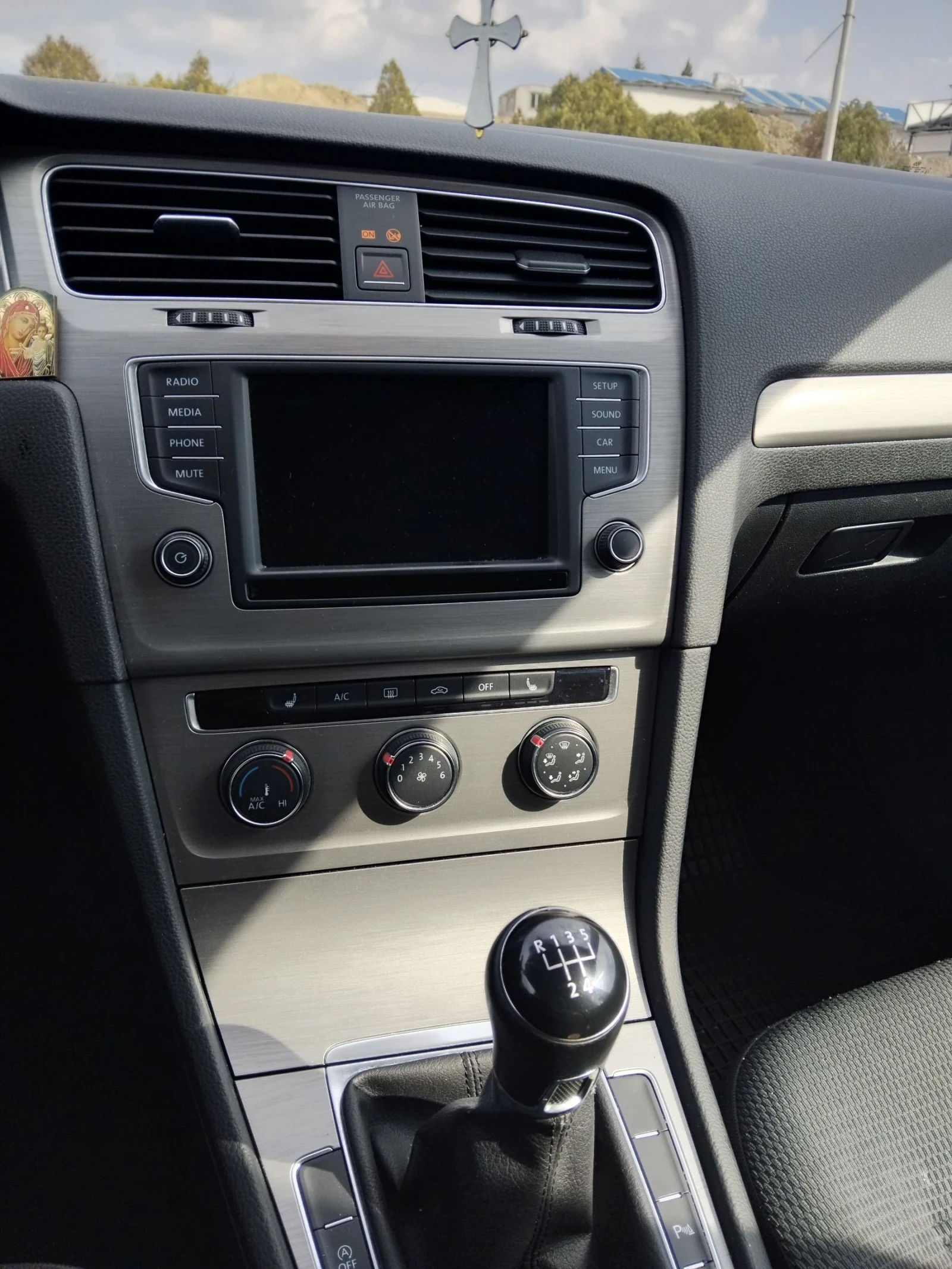 VW Golf 1.2 tsi, снимка 9 - Автомобили и джипове - 54032519