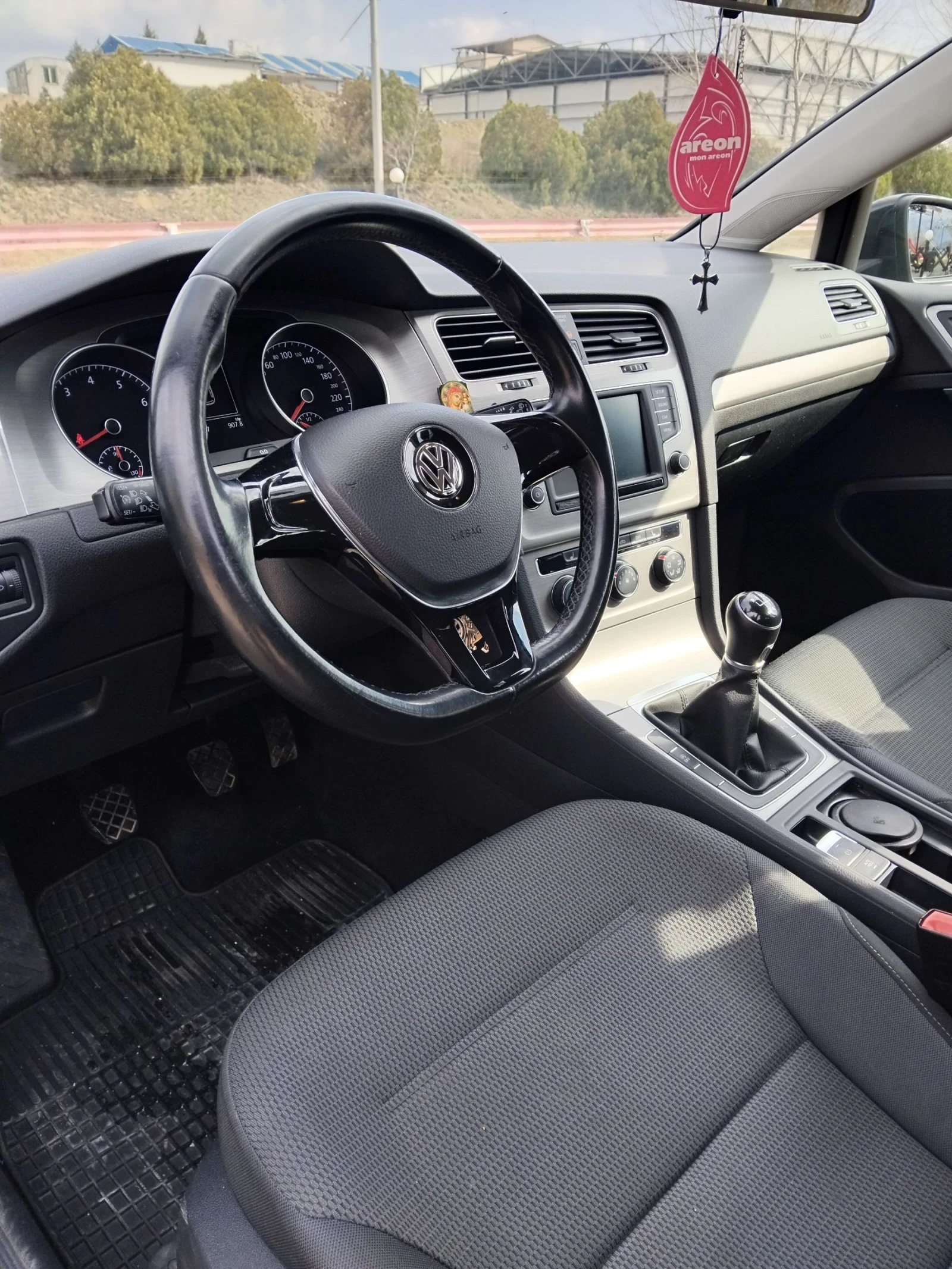 VW Golf 1.2 tsi, снимка 8 - Автомобили и джипове - 54032519