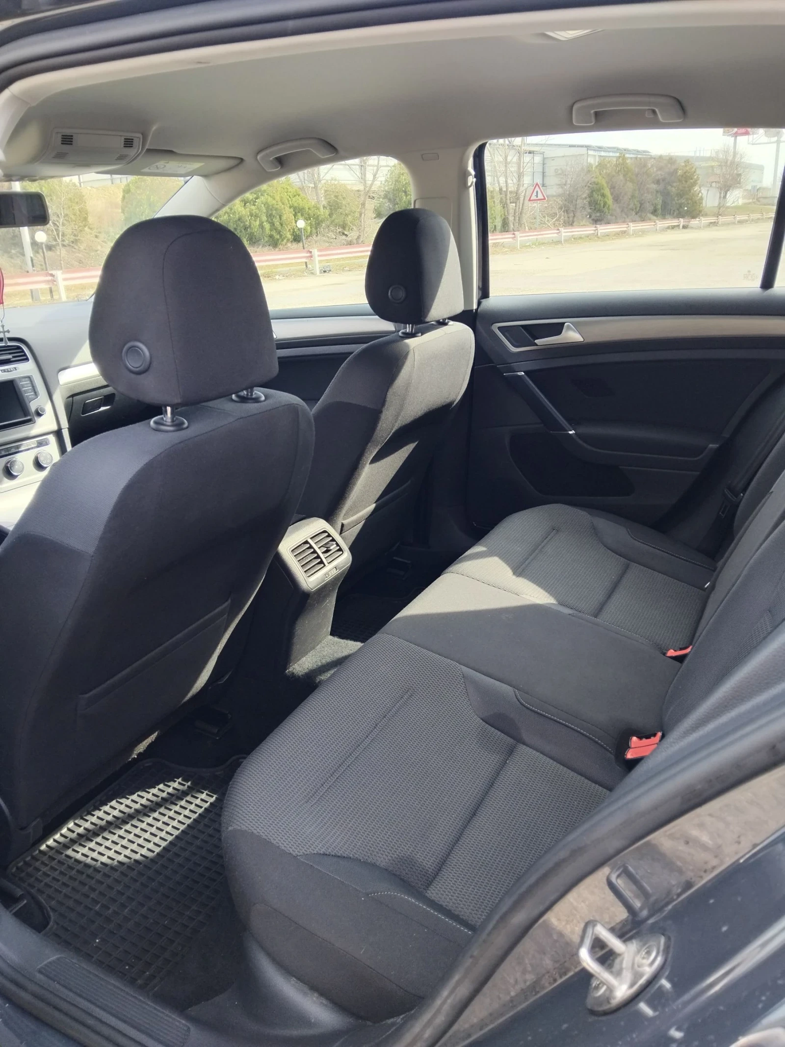 VW Golf 1.2 tsi, снимка 6 - Автомобили и джипове - 54032519