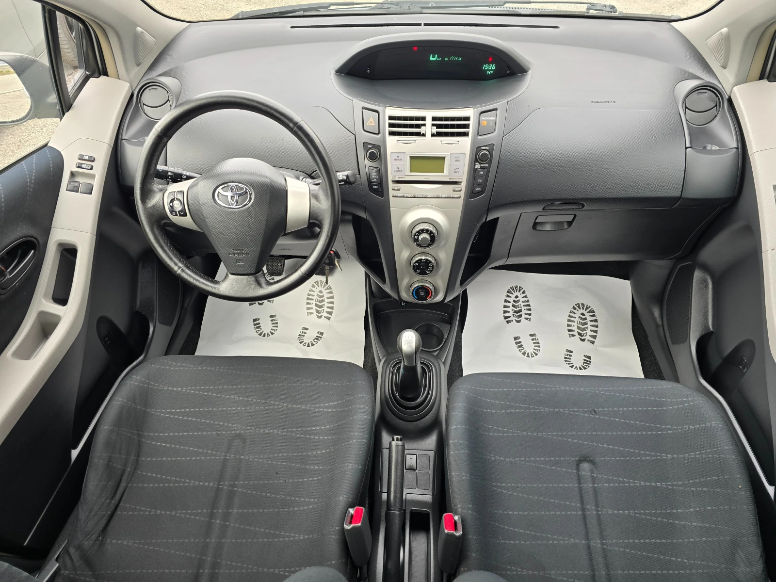 Toyota Yaris 1.3i-Luna , снимка 8 - Автомобили и джипове - 54031858