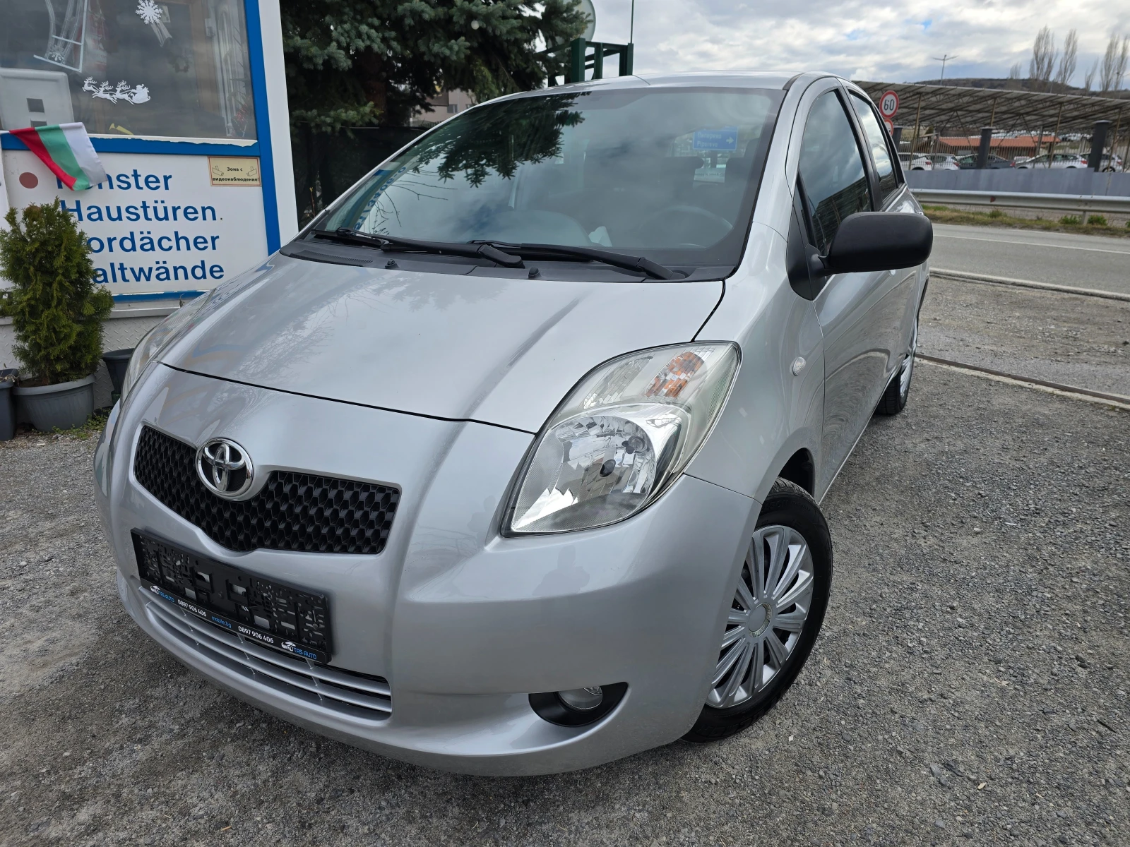 Toyota Yaris 1.3i-Luna 