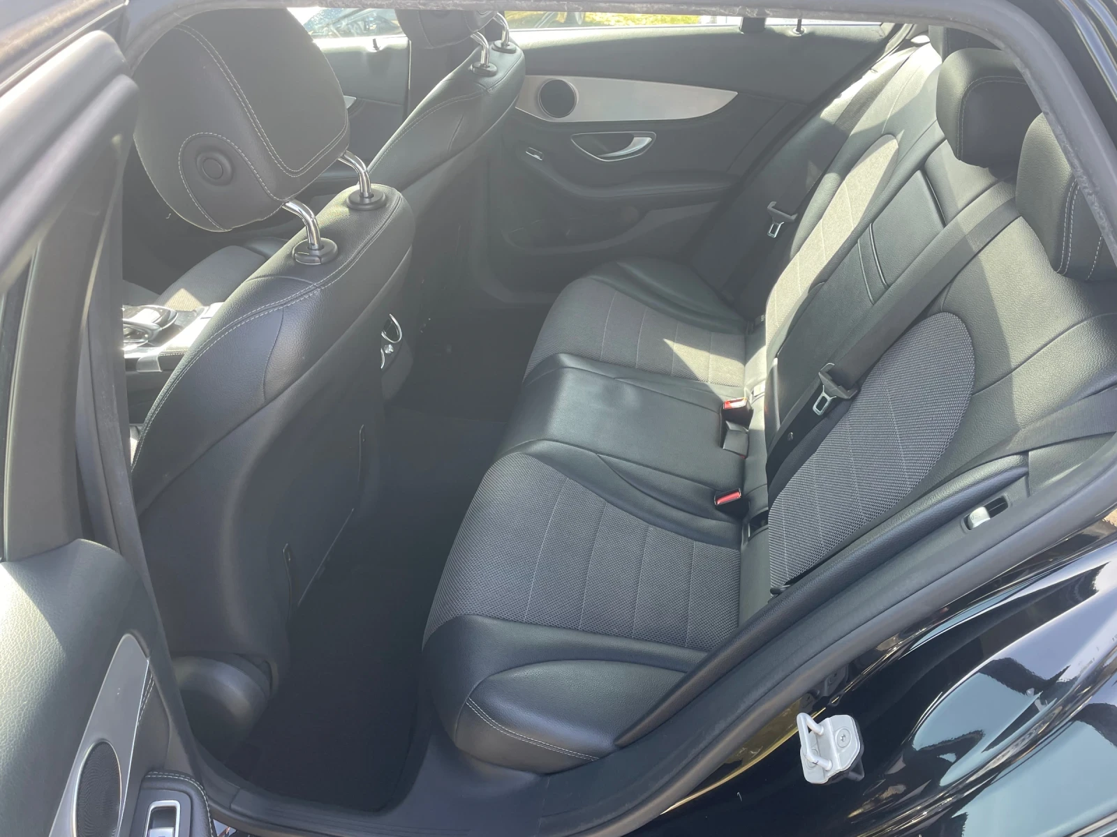 Mercedes-Benz C 220 AMG TOP, снимка 11 - Автомобили и джипове - 54258171