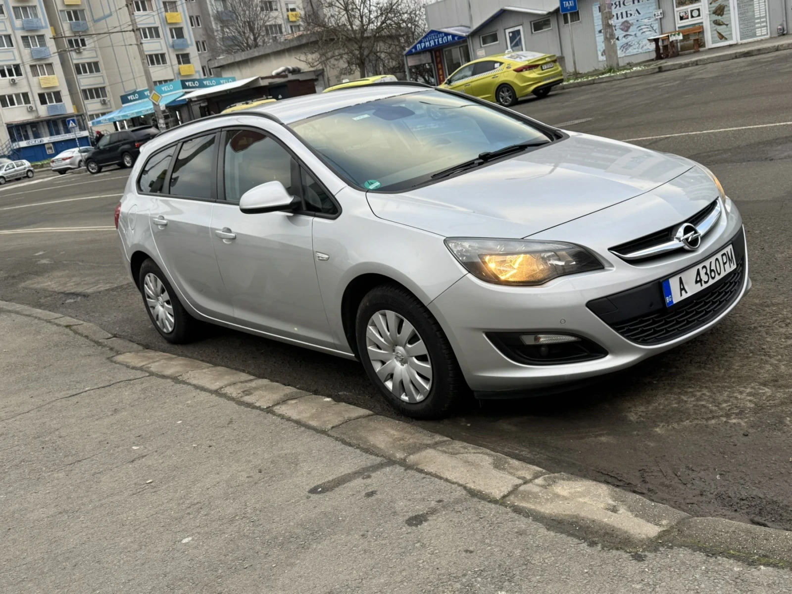 Opel Astra, снимка 3 - Автомобили и джипове - 54328188