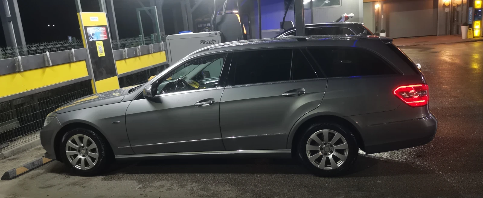 Mercedes-Benz E 220 2.2, снимка 11 - Автомобили и джипове - 54367703