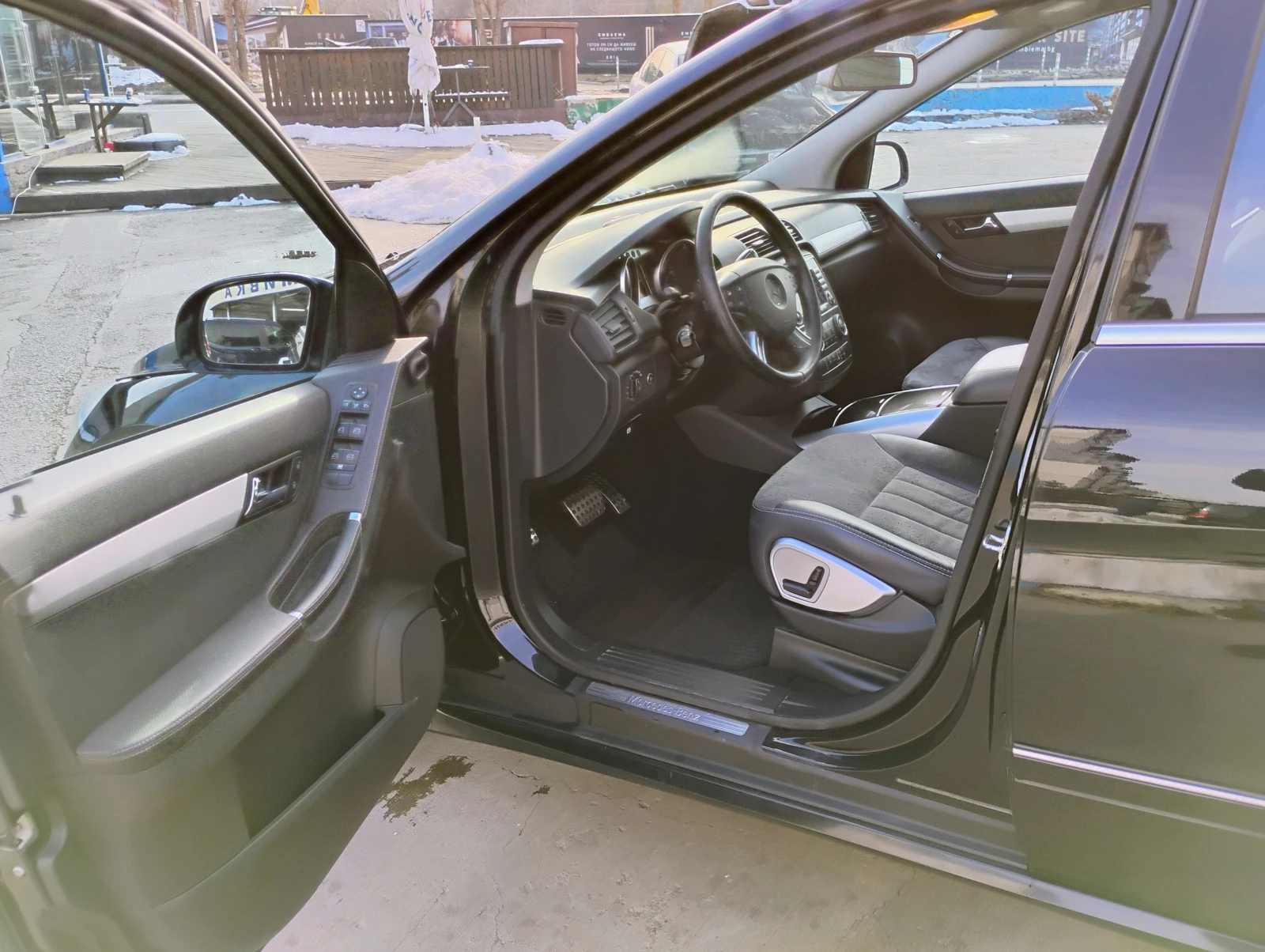 Mercedes-Benz R 320 Спорт, снимка 3 - Автомобили и джипове - 54753718