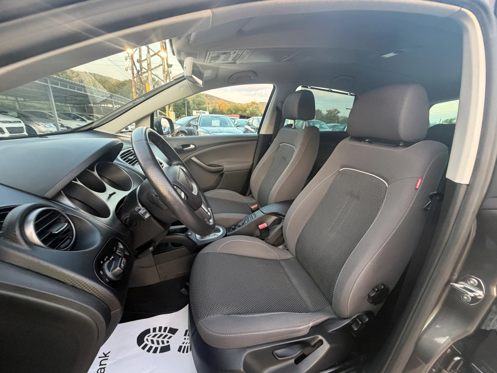 Seat Altea XL 1.6TDi АВТОМАТИК, снимка 8 - Автомобили и джипове - 55098616